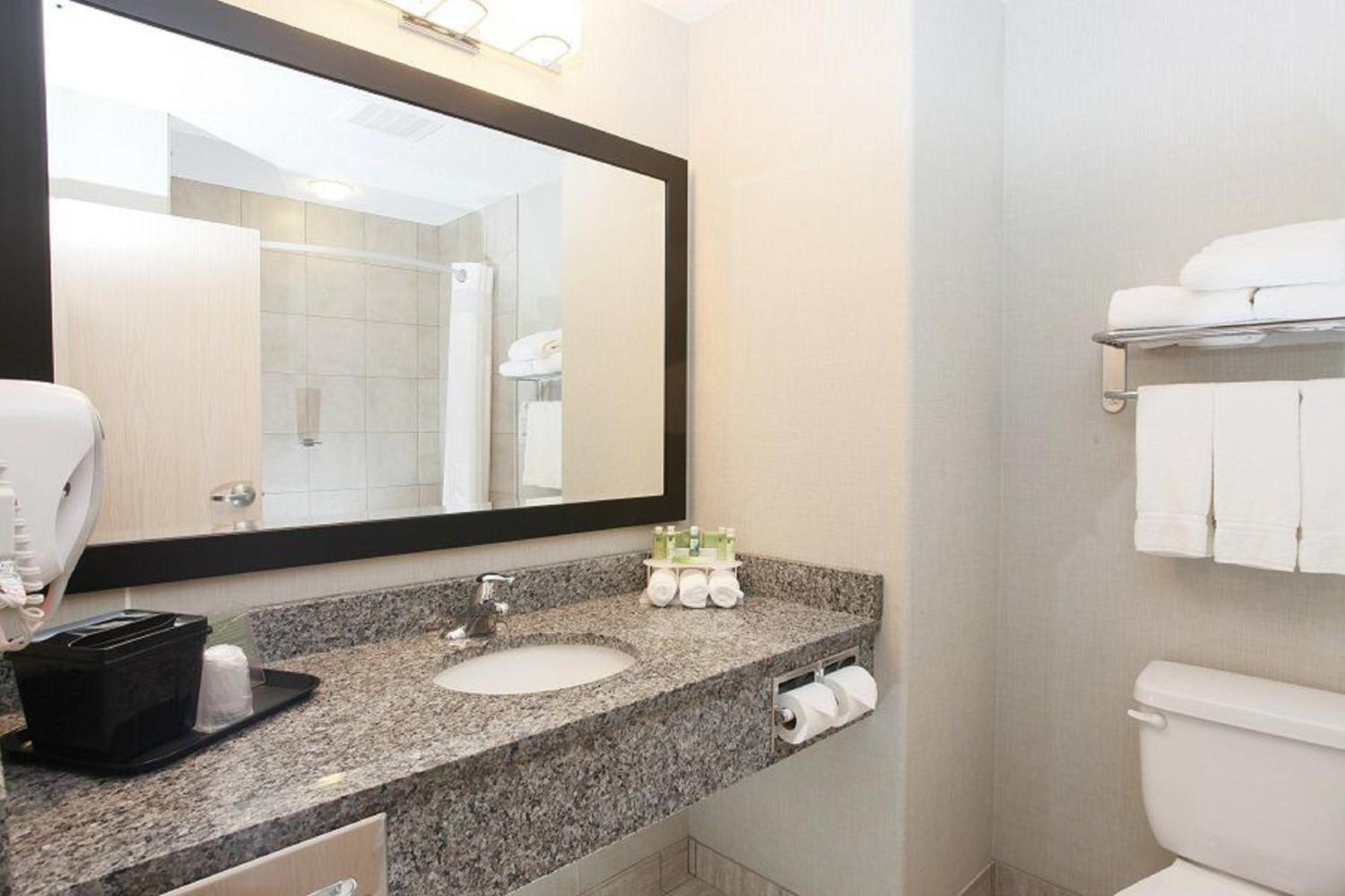 Holiday Inn Express Fort St John By Ihg Fort St. John Εξωτερικό φωτογραφία