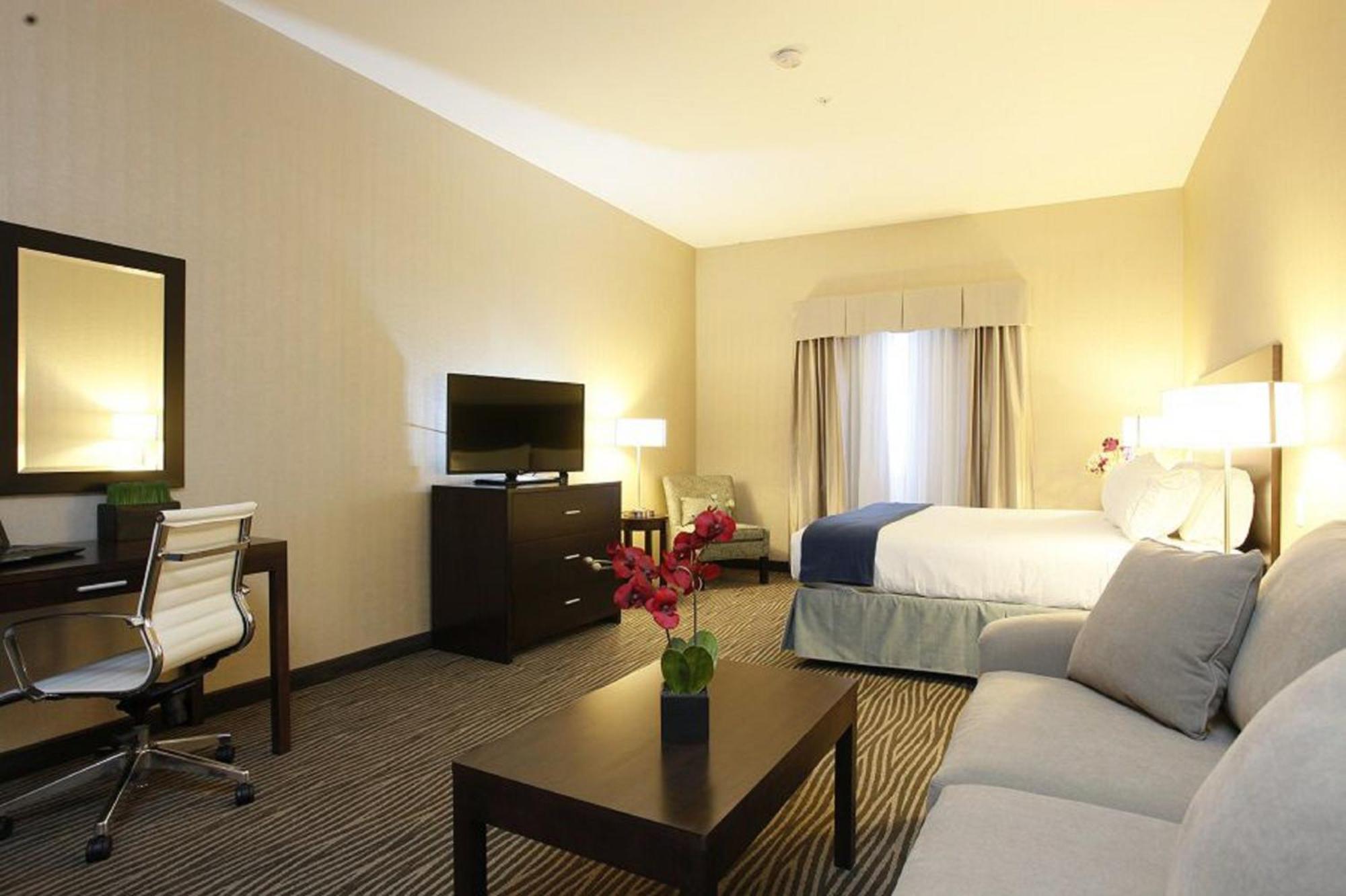 Holiday Inn Express Fort St John By Ihg Fort St. John Εξωτερικό φωτογραφία